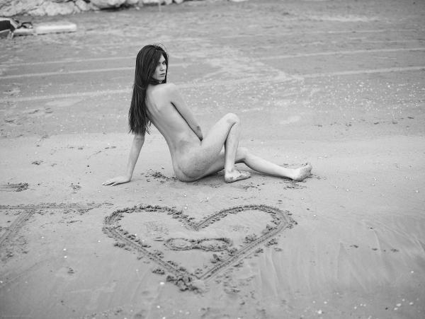 Victoria R escrita na areia #98